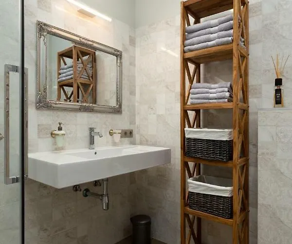 Kate's In Old * Riga